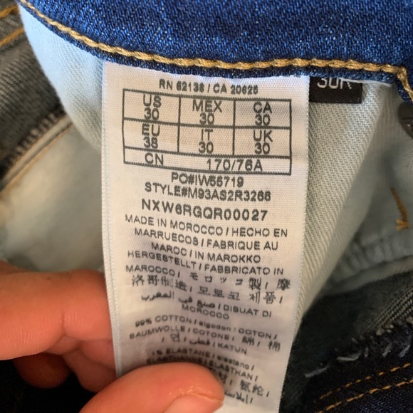 BRAND NEW Guess jeans - Picture 3 of 5